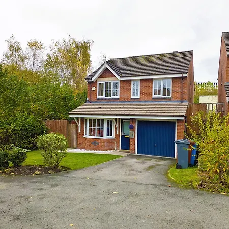 Spacious 4 Bed Riverside Home-3